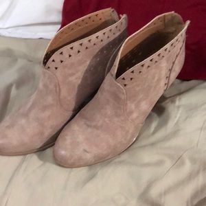 Qupid short heel booties